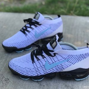 Nike Vapormax Flyknit Women’s size 7-8